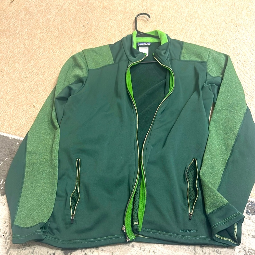 Green Men’s Patagonia lightweight zipper jacket